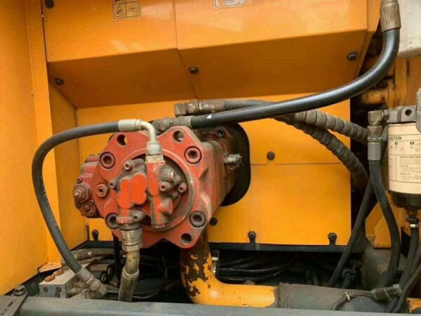 Used Hyundai 215LC-9t Excavator (4)