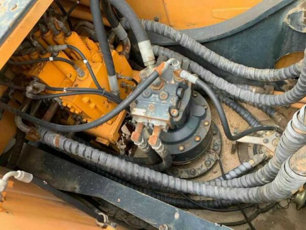 Used Hyundai 215LC-9t Excavator (5)